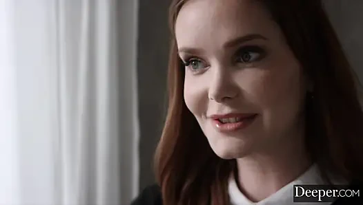 Глубже. Обожающая большой черный член рыжая Chloe Foxxe заполняет ее тугую киску