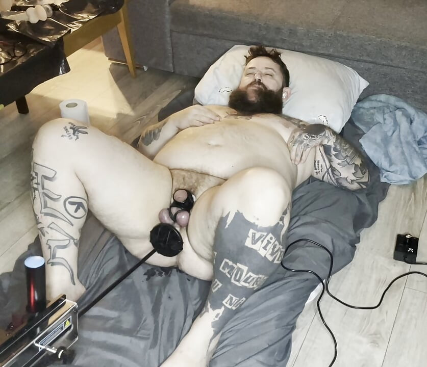 Fuck machine fucks my big ass doggy style on the belly