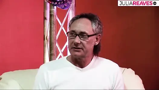 Ateşli kızlar büyük yarağa sertçe biniyor ve boşalıyor