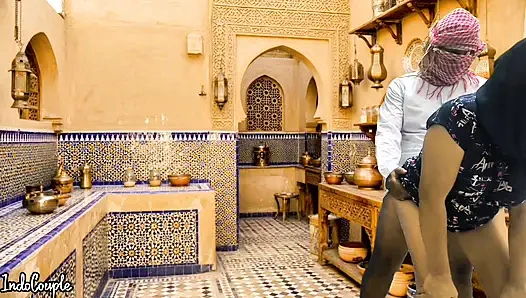 Suudi koca ve İranlı evli kadın mutfakta