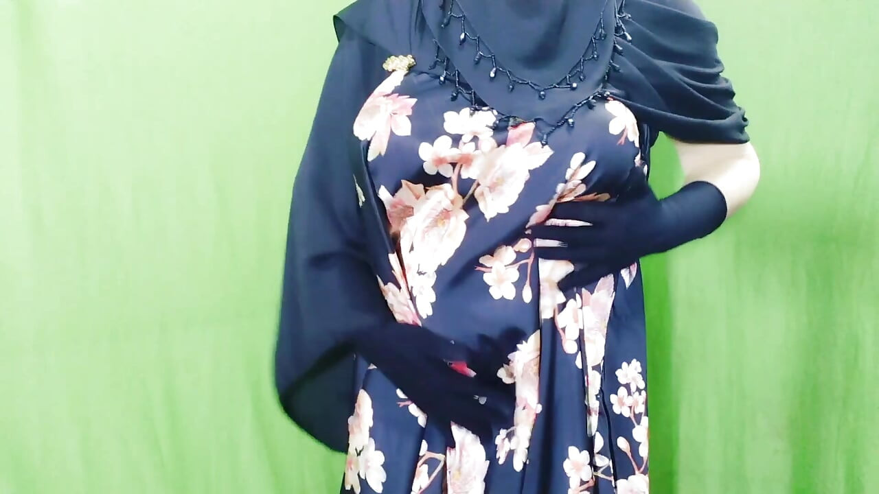 Bella casalinga musulmana hijabi scopa con il vicino - con un chiaro audio hindi
