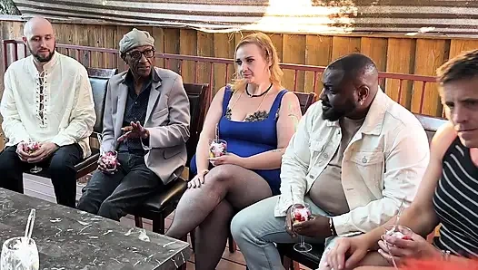 Makan Malam Keluarga Pilihan - Cliff Media Productions