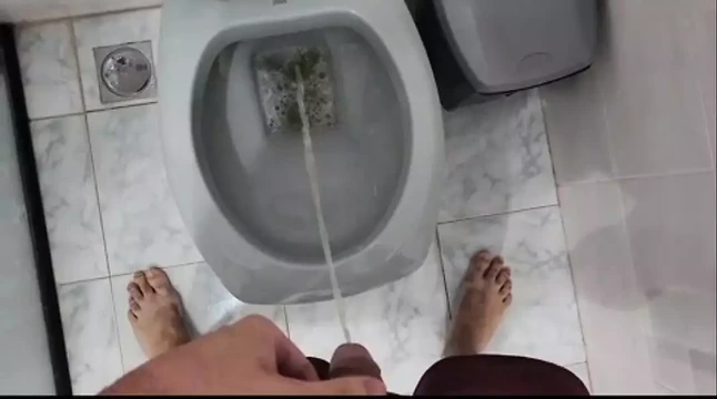 FETISH - PEE VIDEO - subscribe to my onlyfans: LKINGSBR