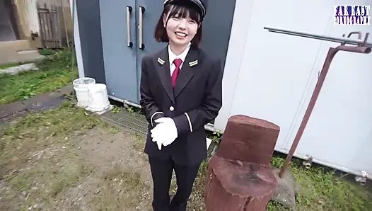 Her sıcak damlanın tadını çıkaran kısa saçlı tatlı kızla trenle azdırma randevusu.2