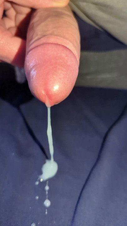 Vorhautpenis krass am spritzen lol
