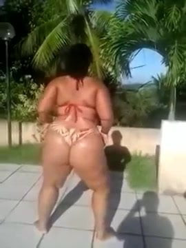 chubby hot girl dancing