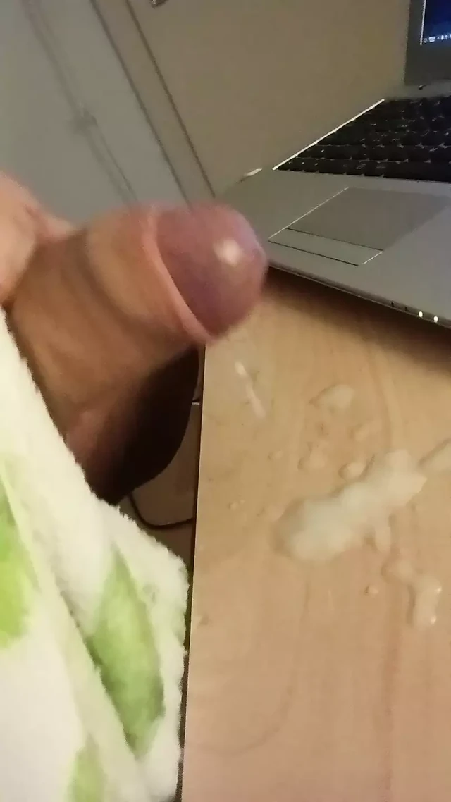 Jerking off alone to get warm this cold winter 💦