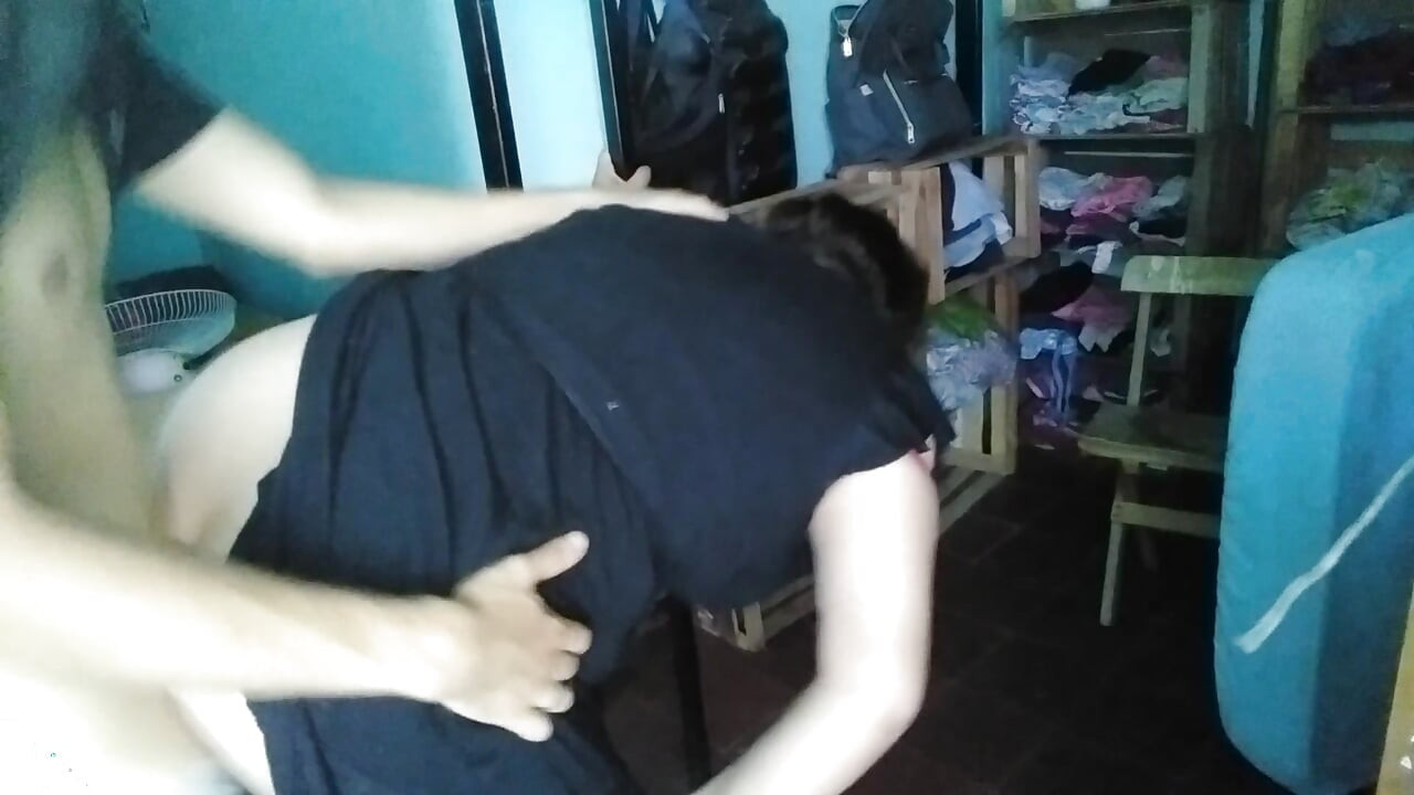Joacă cu țâțele ei și futai