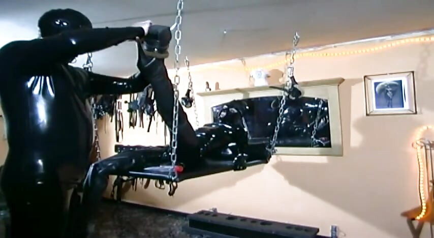 Extrémní otroctví pro latexovou fetišovou děvku