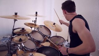 Patrick Delphia - тяжелое видео с барабана