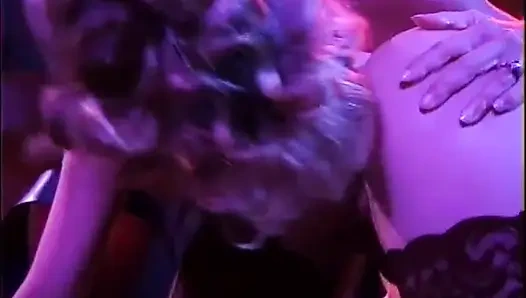 Секс на улице против в клубе