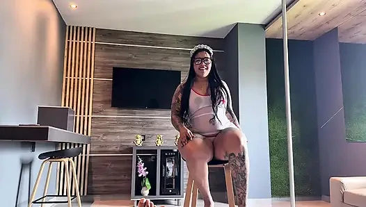 Колумбийская медсестра лечит свою пациентку ее большой задницей