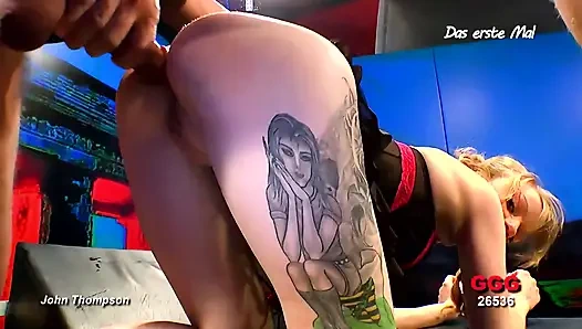 Ggg John Thompson - Ein Tätowiertes Schätzchen Schluckt Sperma Und Wird Hart Geritten
