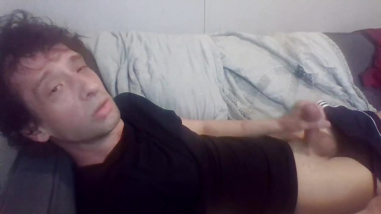 Küss mich und streiche deinen schwanz, während ich deine muschi überflute, während ich auf dein köstliches arschloch starre