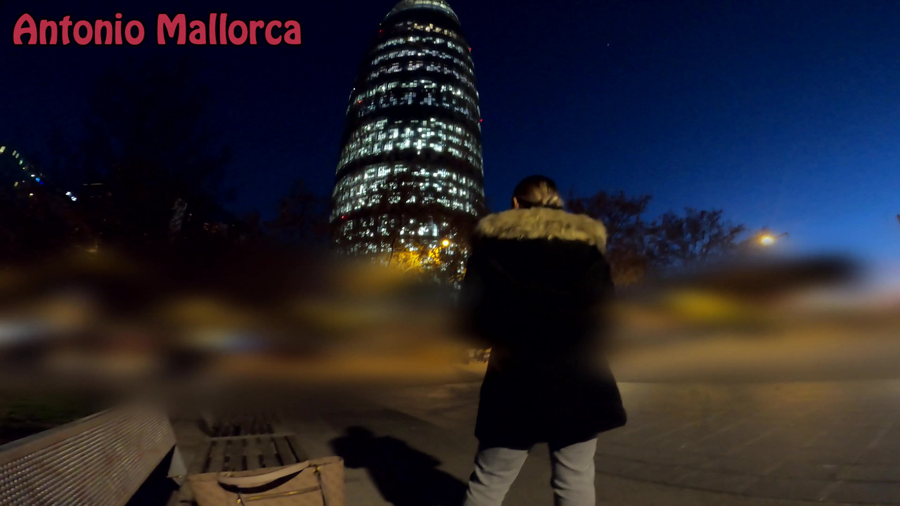 在我丢了airbnb后，热辣的大屁股西班牙人邀请我去她的酒店房间