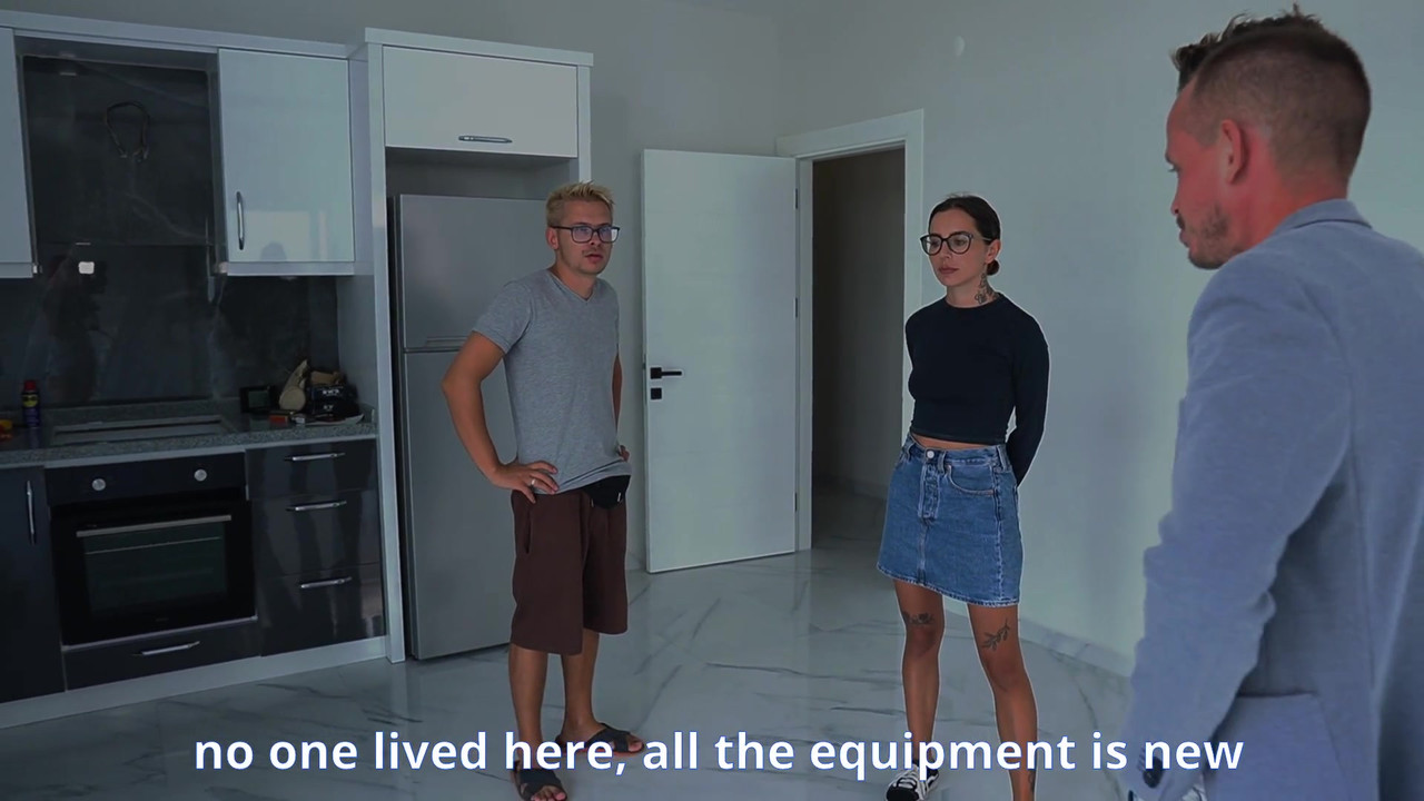 戴绿帽子的丈夫看着他的妻子从后面被操！