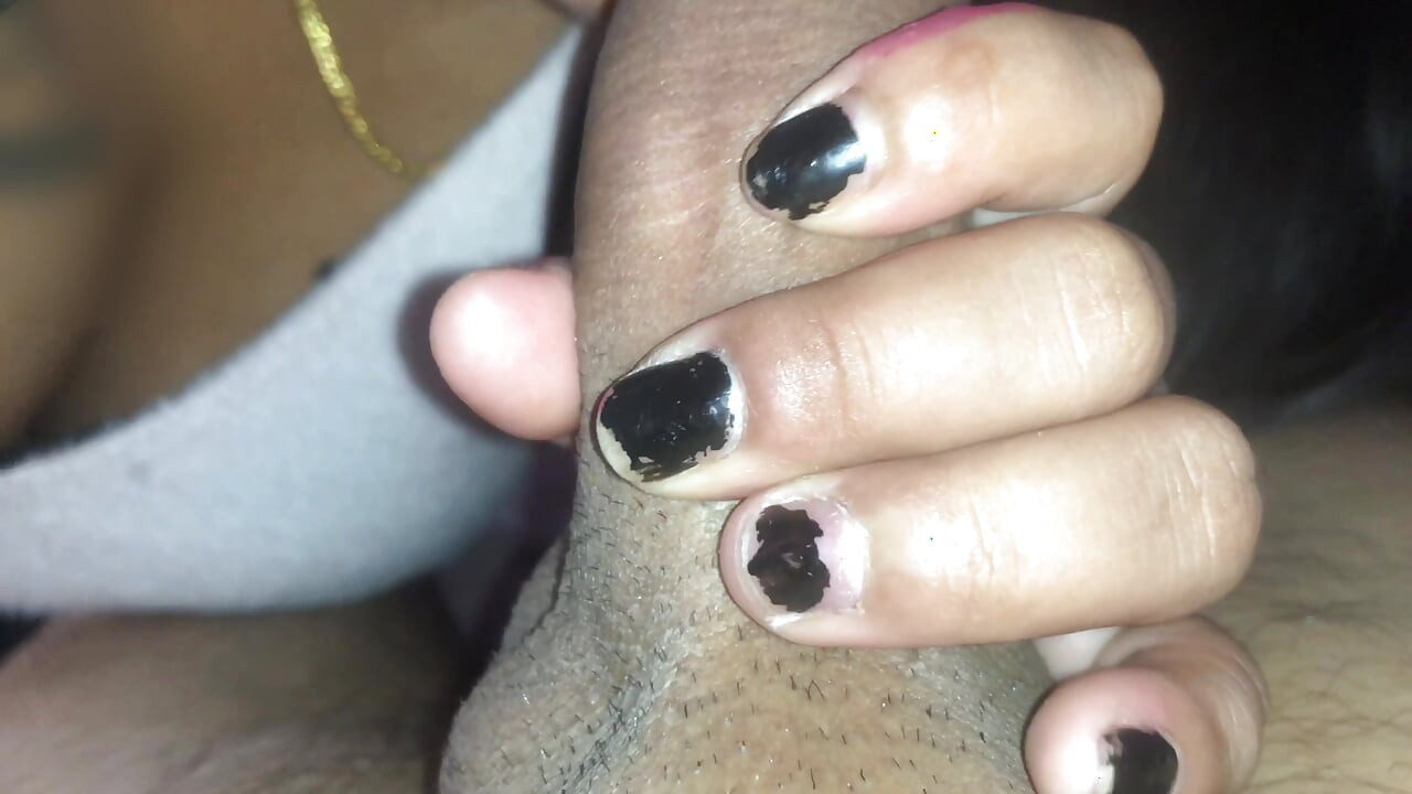 فاتنة نيبالية في العمل مرة أخرى