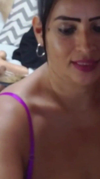 Momen penting dari "Tante seksi lagi menggoda dan pamer toket besarnya"