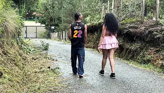 Köylü MILF Panayırda Benimle Flört Ediyor ve Ormanda Tanışıyoruz