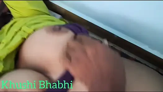 Khushi bhabhi apne devar chuswa rahi h... chut se pani nikal raha h...