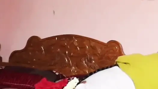 Heiße unzufriedene tamilische tante reitet mich und will harten sex, fickte also ihren harten doggystyle und brachte sie * schreien!! **