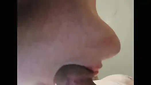 Seksi esmer mastürbasyon yapmayı seviyor