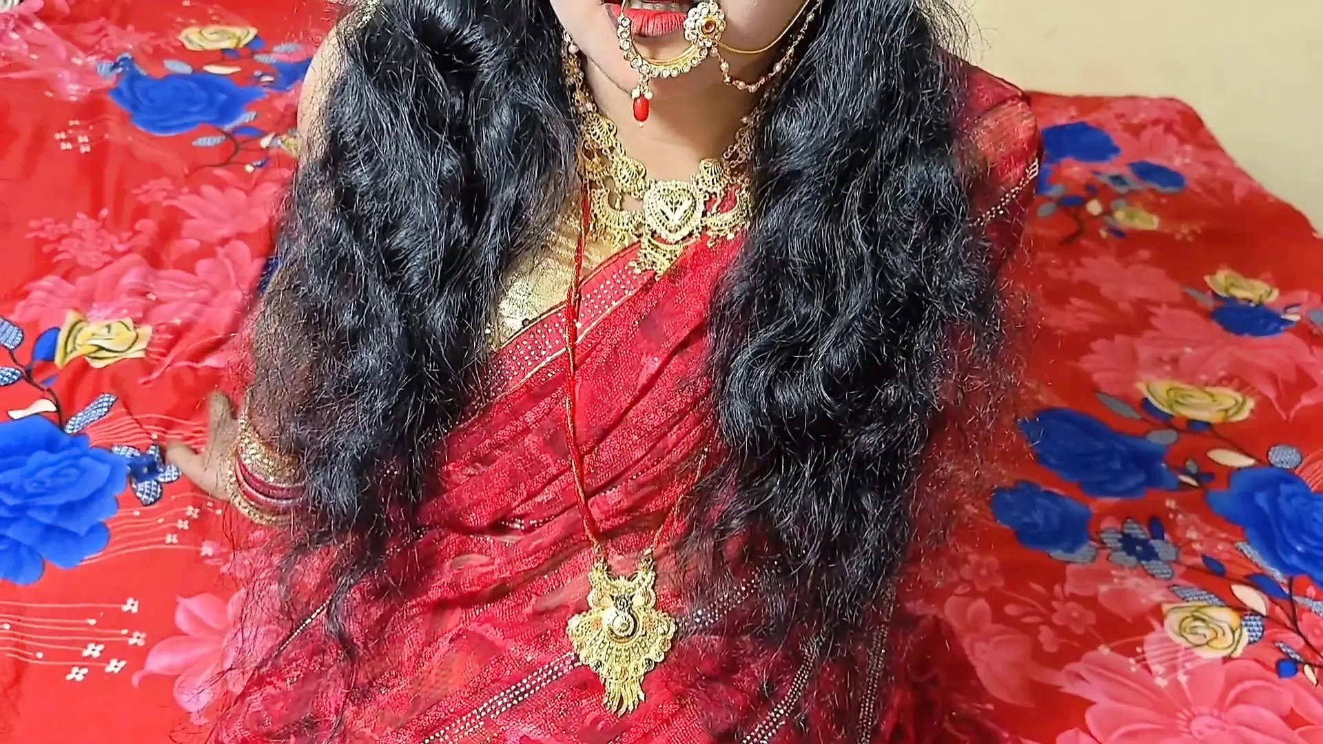 Latest Desi couple indian newly married Wife On bedroom Clear hindi audio