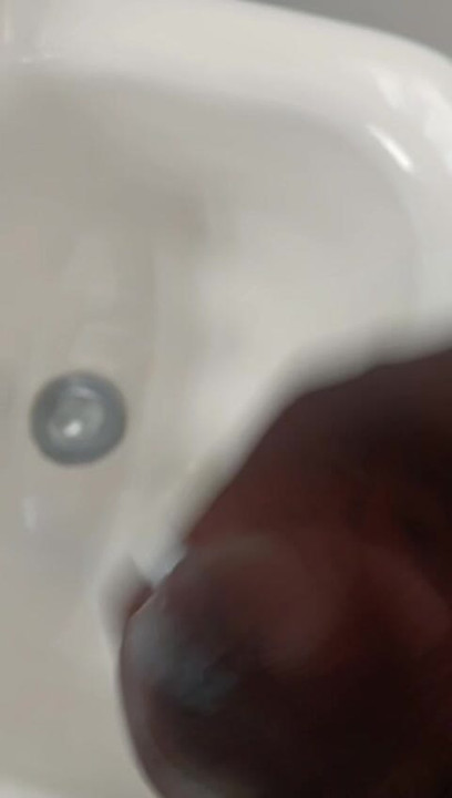 在浴室里射精 第2部分
