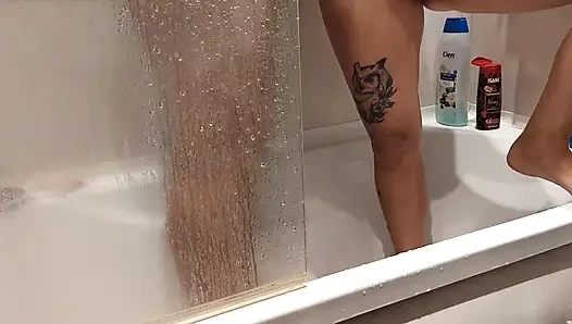 Взаимная мастурбация в душе