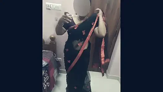 Sari bluzlu seksi Hintli teyze sert göğüslerini emiyor ve amının içine boşalıyor