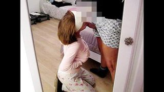 Amateur milf neukt en klaarkomen in het gezicht