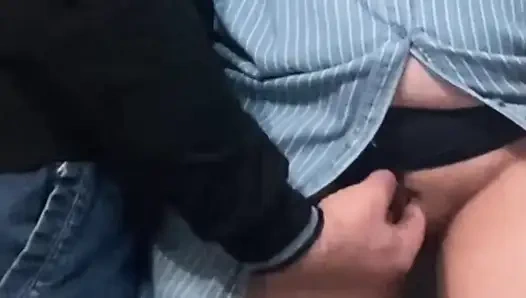 Orang Tua Mesum Masturbasi Vagina Dengan Jari-jari Di Kereta Bawah Tanah