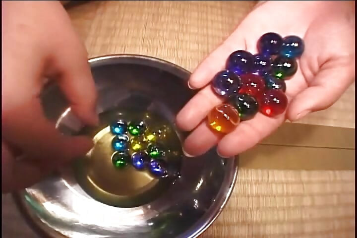 Memek berbulu cewek hot jepang ini dientot habis-habisan