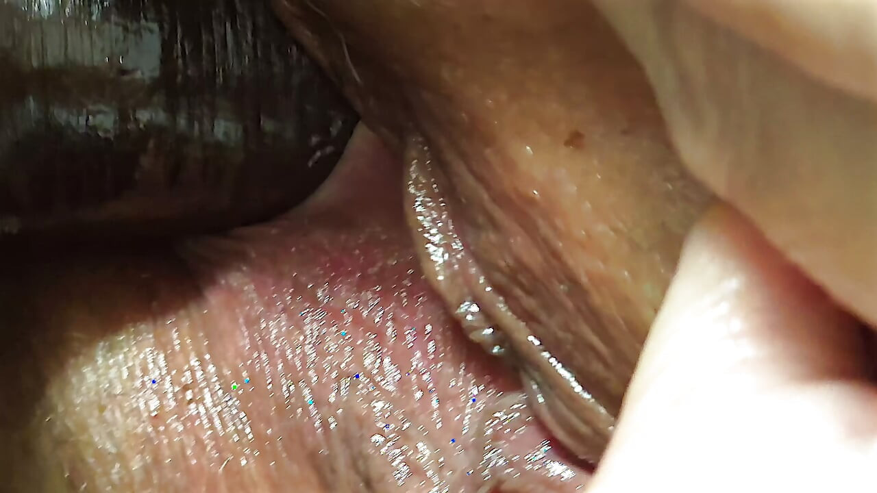 胖女人在张开深度插入和中出特写后，充满精液的阴户滴水 - 大肥屁股 Jamdown26