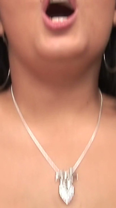 Jasmine đen và tarra trắng làm việc một vòi nước cùng nhau trong khi | Đoạn video ngắn 3