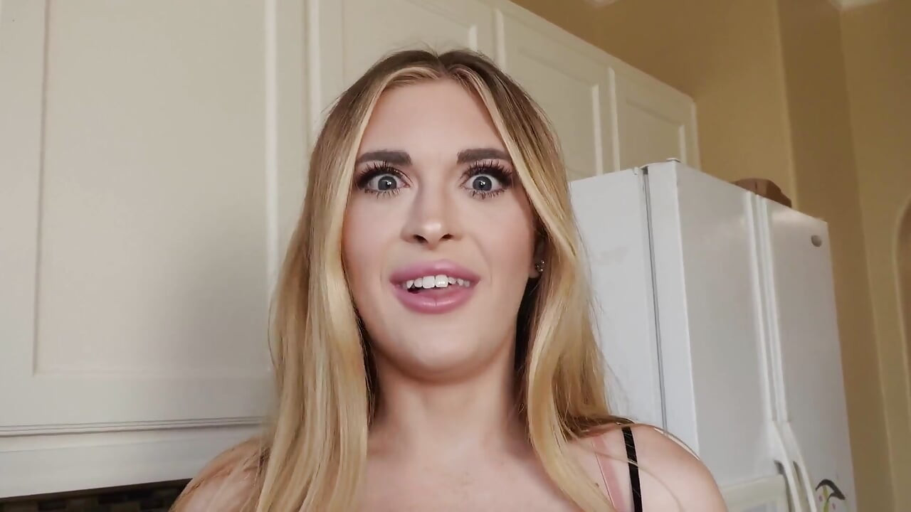 Blonde Hotwife Lindsay Lee Needs Your Cum