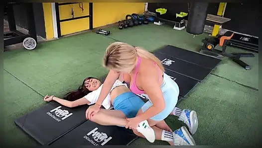 Karen Sleent: Beste lesbische Momente und Pussy and Scissors Food