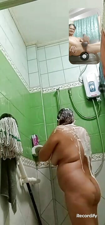 Красиво лице на жена ми, дупе и големи цици