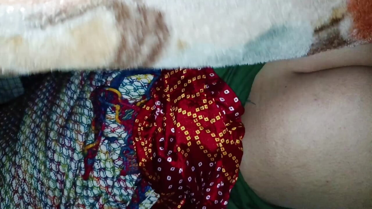 Today, brother-in-law romances his sister-in-law in a blanket, sobbing is taking my love.