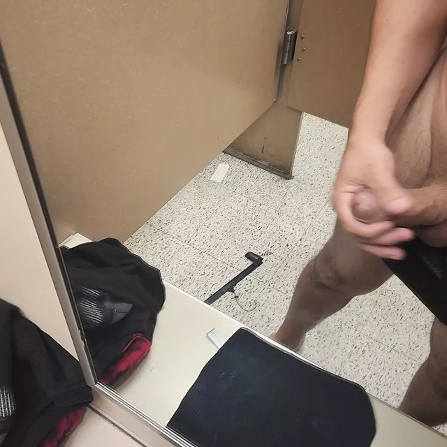 Change room .
