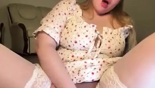Jucielussie Masturbate pussy and nipple clamps