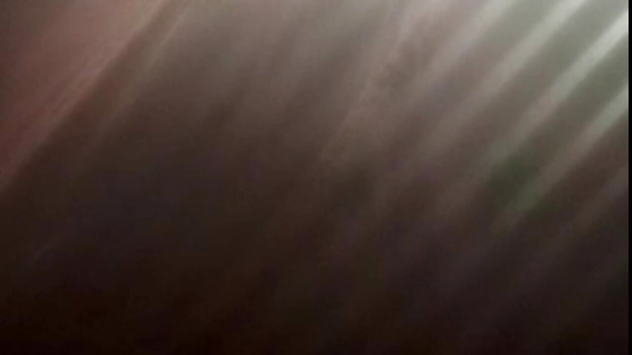 Жена показывает мне киску