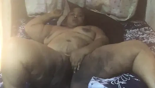 Tracy lagi siap-siap untuk ngentot memek aduhainya