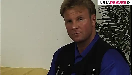 Gadis dengan lubang bahenol lagi asik ntes dildo sampai lubangnya menganga lebar