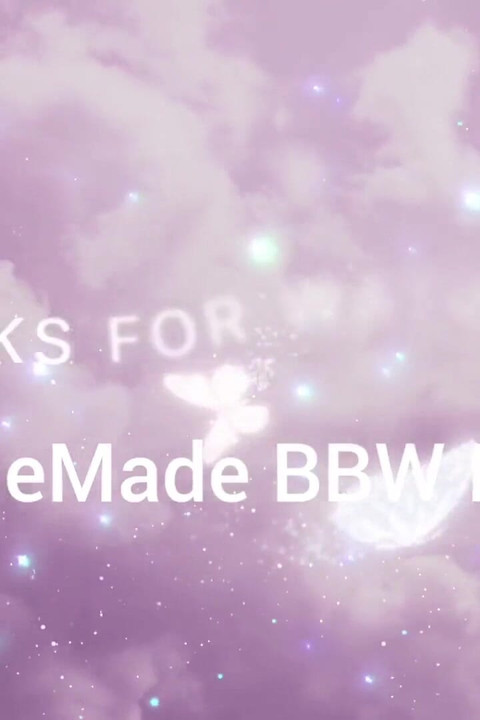 私のマンコを手マンで潮吹き