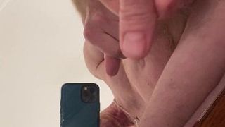 Masturbation d'une bite rousse