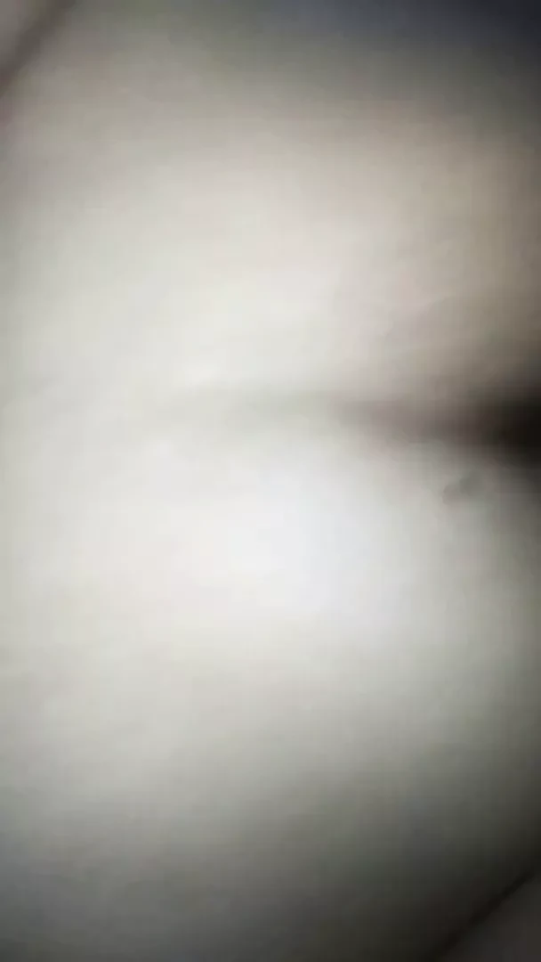 Il encule sa femme par surprise !