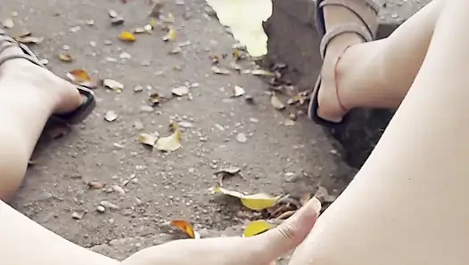 Colombian Girl Masturbates in Public on the Street