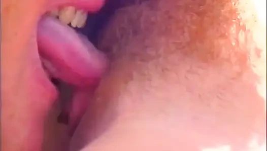 Sarışın çift yatta yalama emiyor