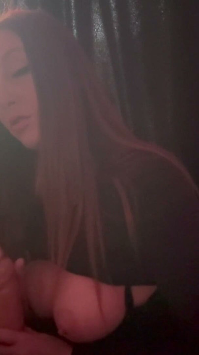 Italiana peituda peituda milf quente peituda dildo punheta sessão enquanto fuma um cigarro | Clipe 2